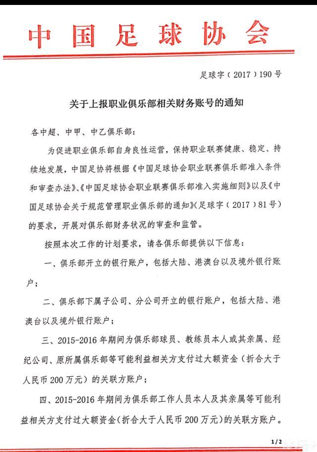 刘氏也是捂着隐隐发胀的肚子坐在床边，脸上的五官都已扭曲变了形。